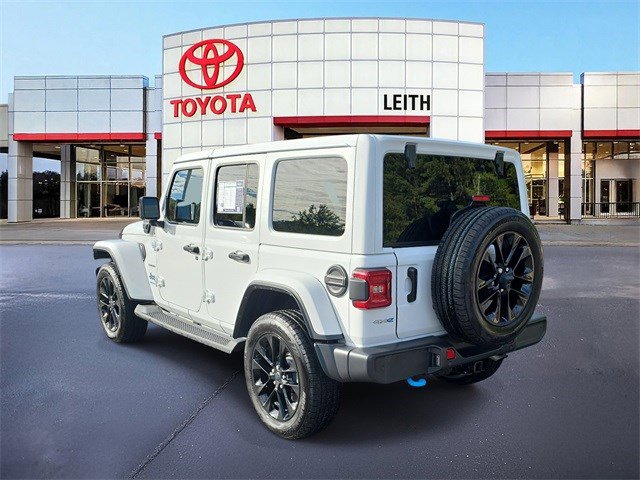 Used 2024 Jeep Wrangler Sahara w/ Technology Group image 5
