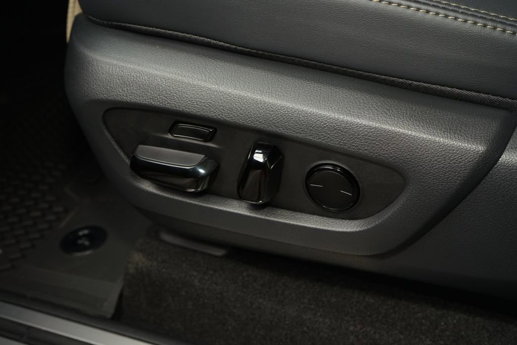 Used 2026 Lexus GX 550 w/ Accessory Package (32) image 22