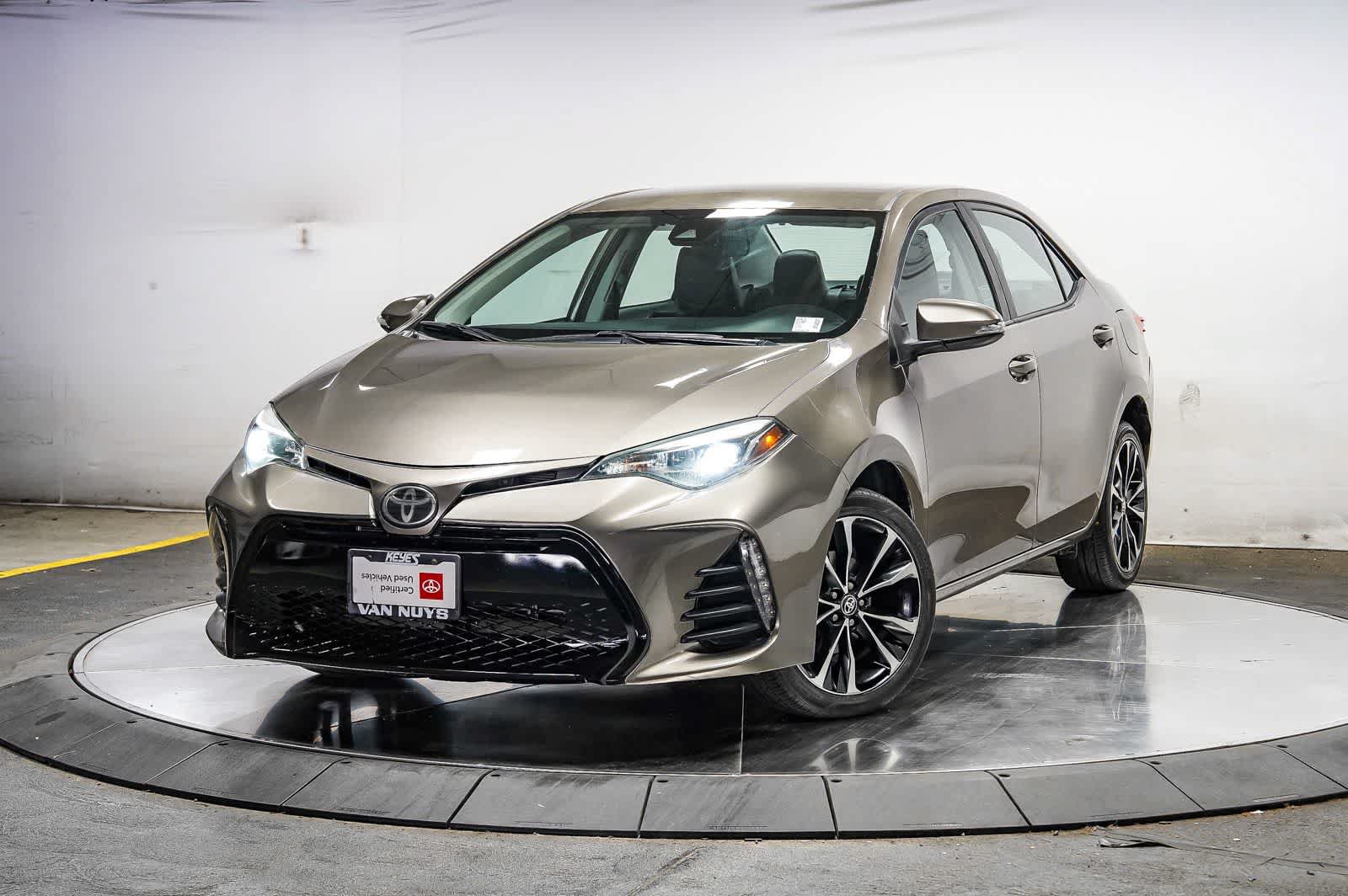 Certified 2018 Toyota Corolla SE FWD image 1