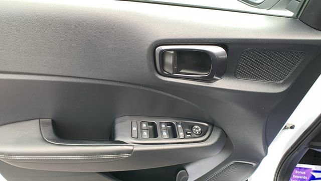 Certified 2023 Hyundai Venue Limited w/ Cargo Package FWD image 10