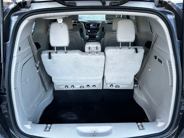 Used 2020 Chrysler Pacifica Limited w/ Tire & Wheel Group image 38