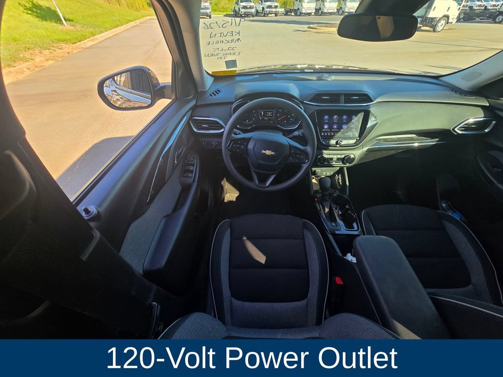 Used 2023 Chevrolet TrailBlazer LT w/ Convenience Package FWD image 11