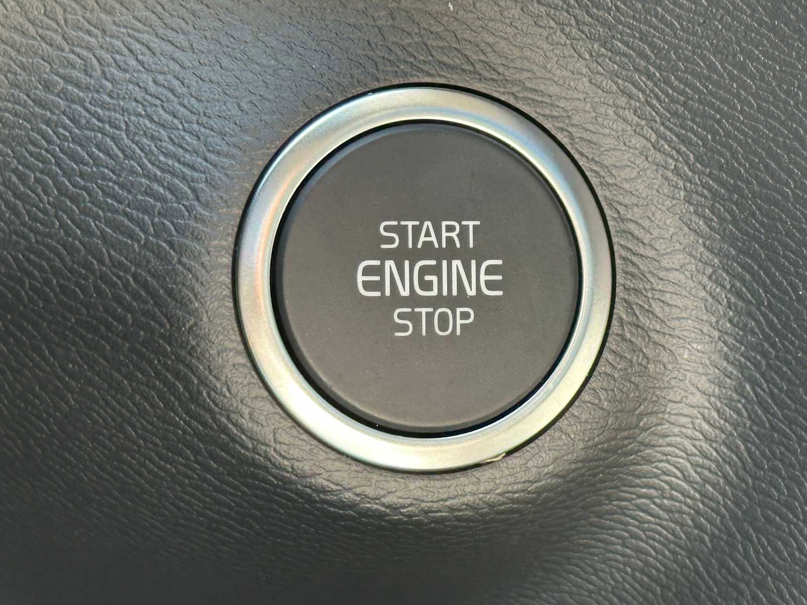 New 2025 Volvo XC40 B5 Ultra w/ Climate Package image 32