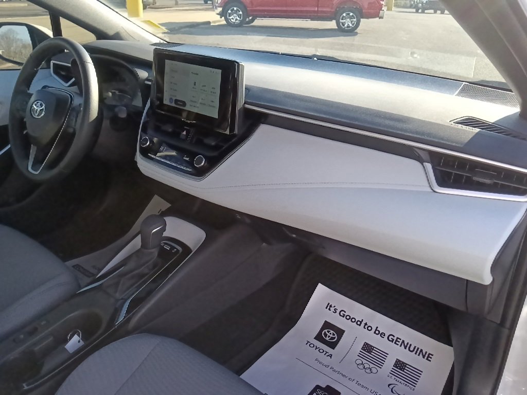 Used 2025 Toyota Corolla SE image 32