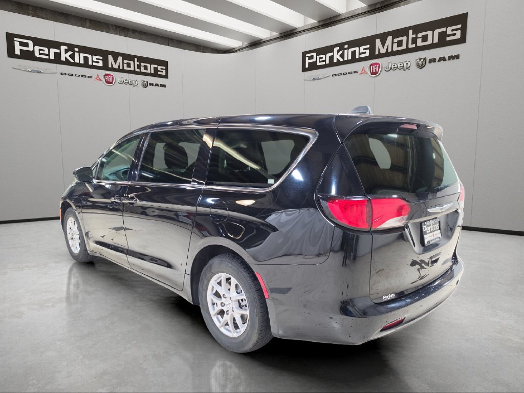 Used 2024 Chrysler Voyager LX FWD image 3