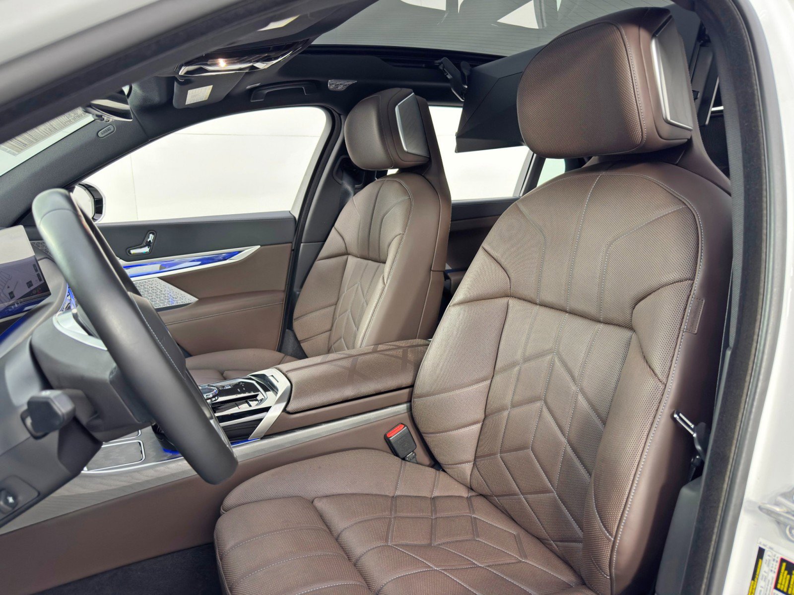 Used 2023 BMW i7 xDrive60 image 46