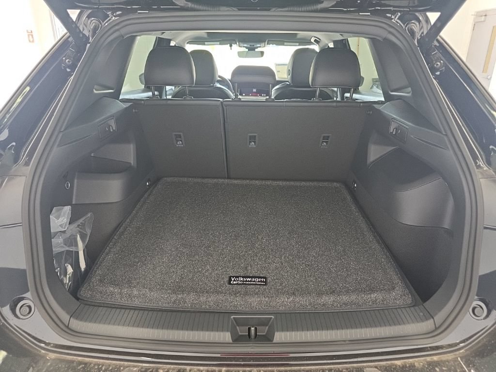 New 2026 Volkswagen Tiguan SE R-Line AWD/4WD image 16
