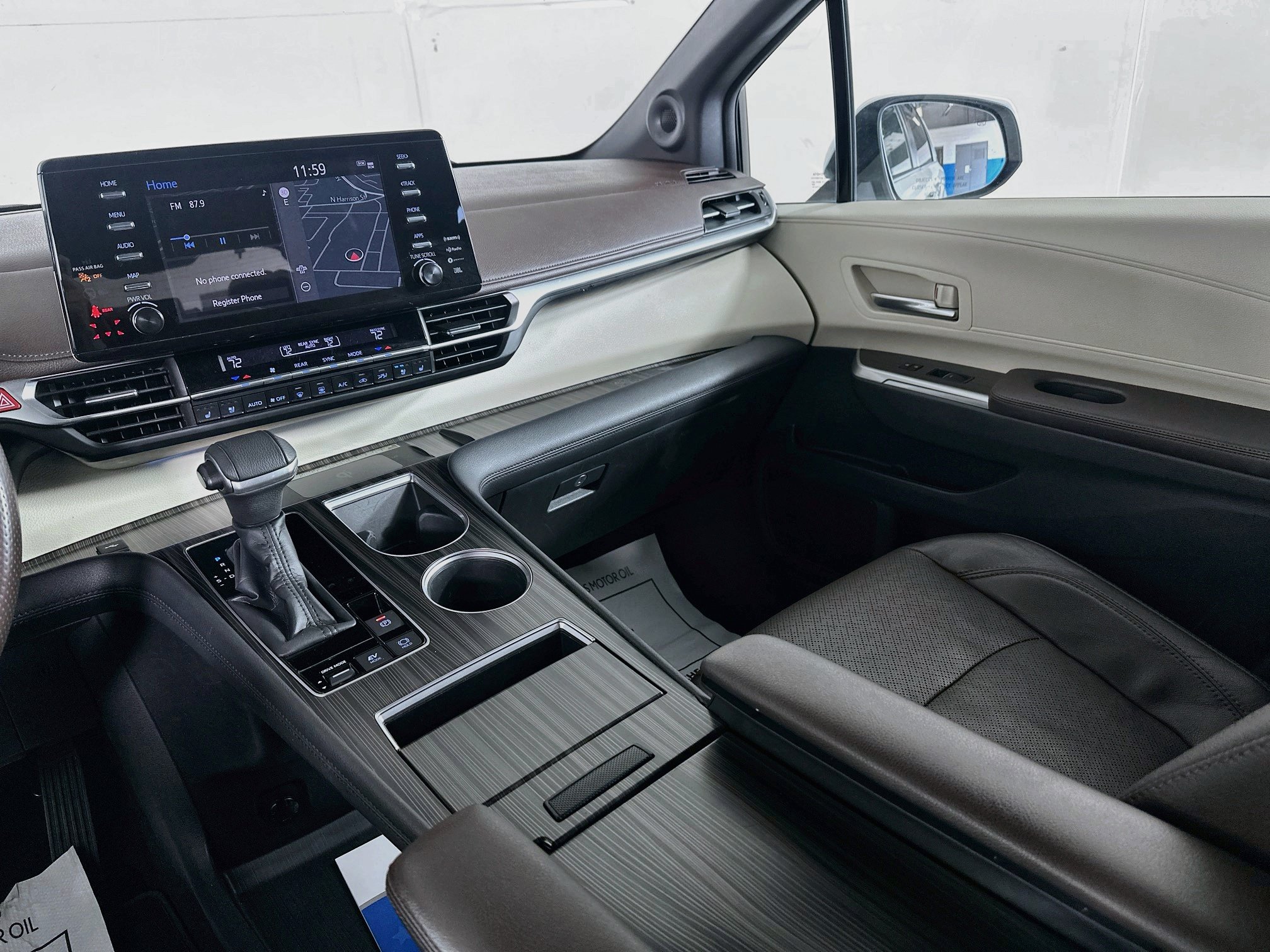 Used 2021 Toyota Sienna Platinum FWD image 23