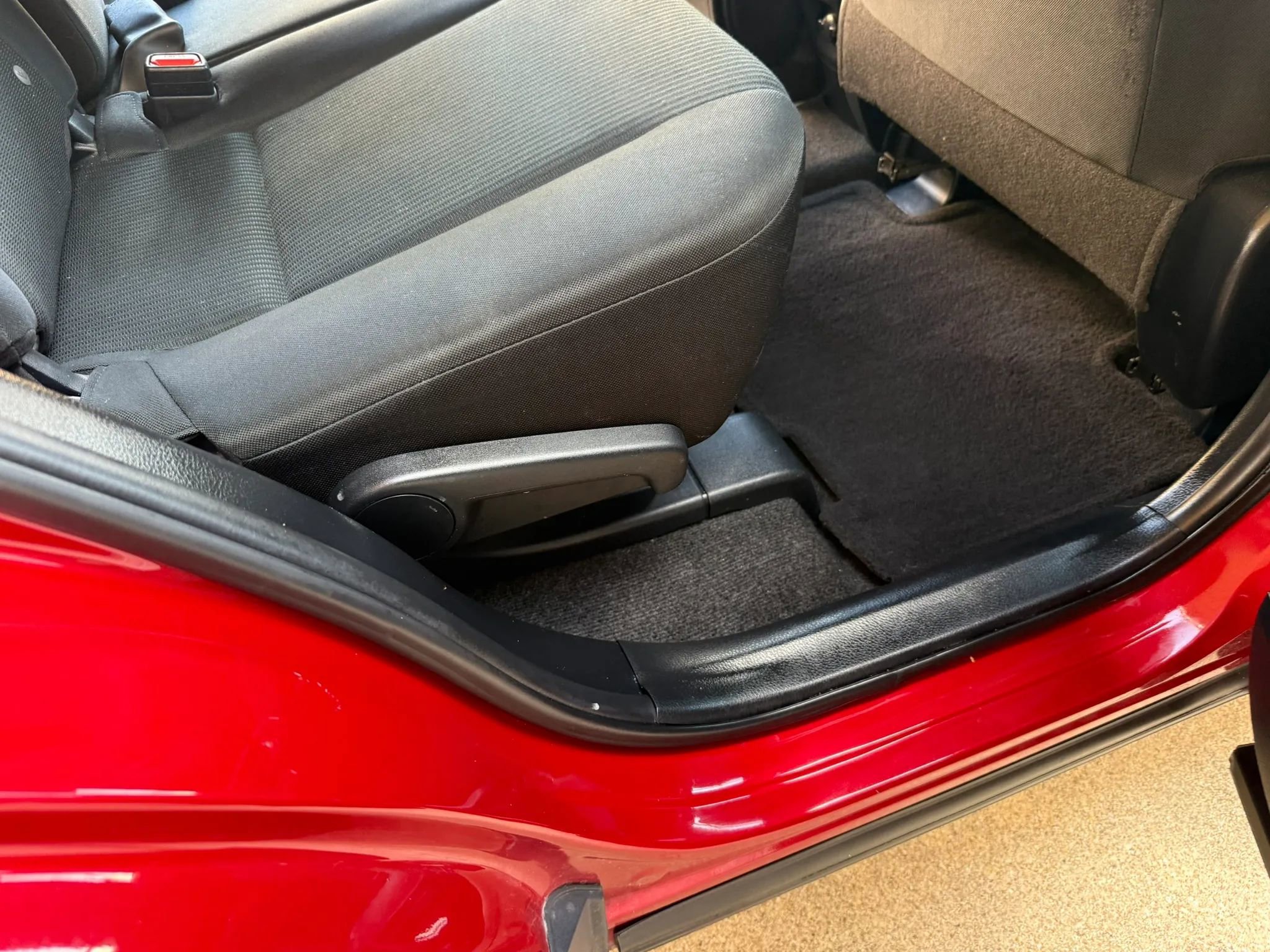 Used 2017 Toyota RAV4 LE FWD image 21