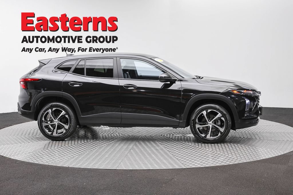 Used 2024 Chevrolet Trax RS FWD image 4