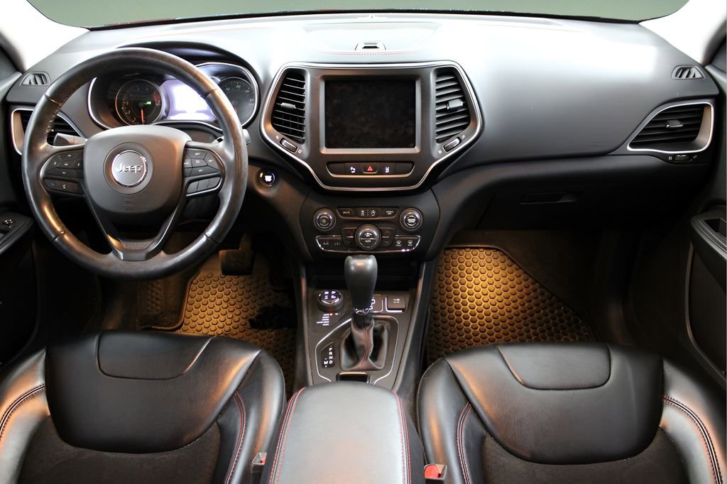 Used 2021 Jeep Cherokee Trailhawk image 25