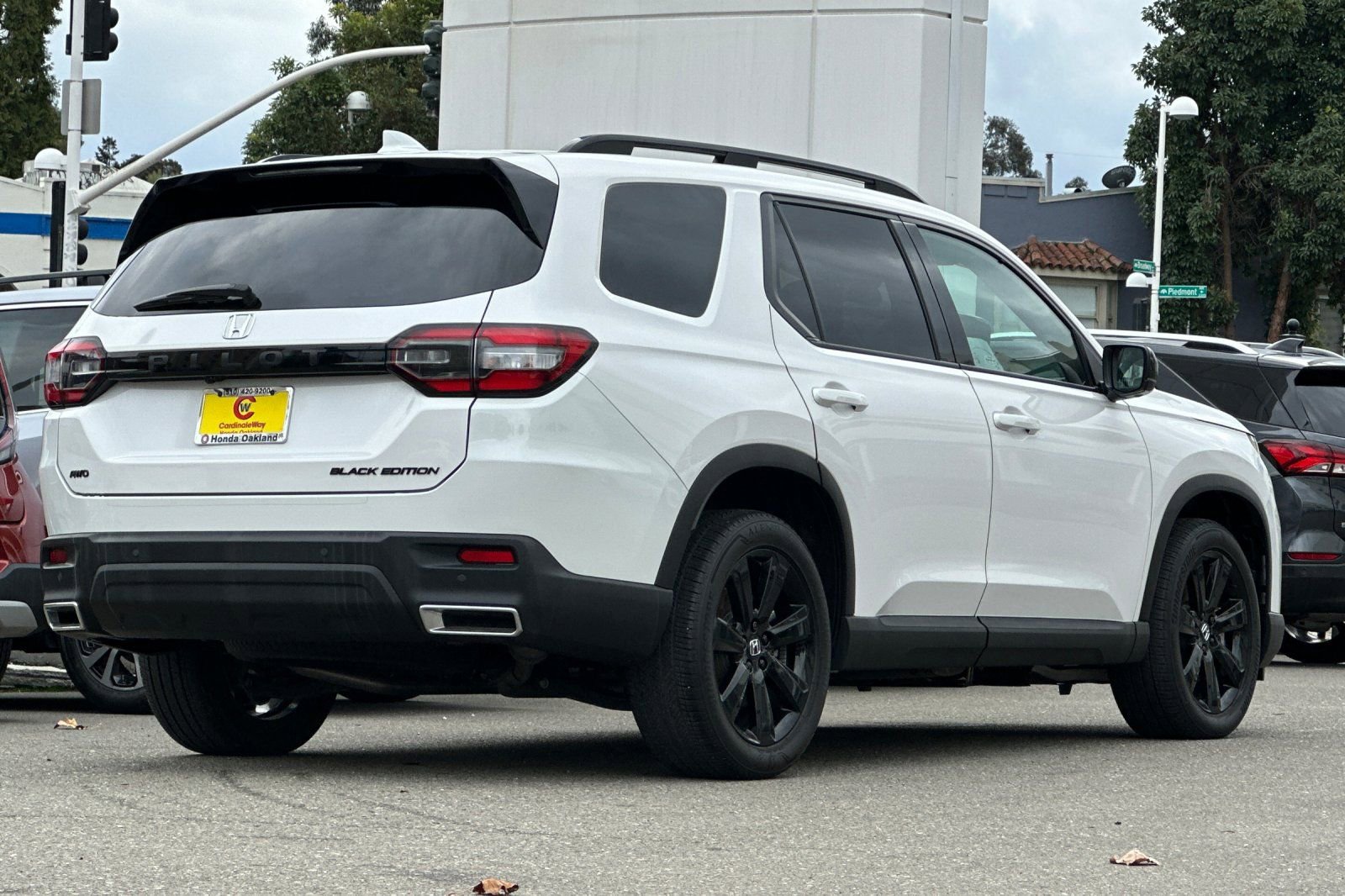 Used 2025 Honda Pilot Black Edition image 4