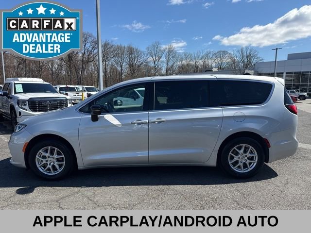 Used 2024 Chrysler Pacifica Touring-L FWD image 17
