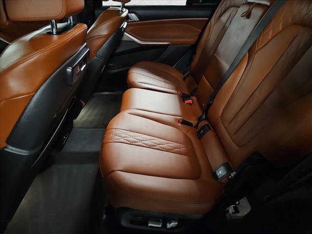 Used 2022 BMW X7 M50i w/ Dynamic Handling Package AWD/4WD image 19