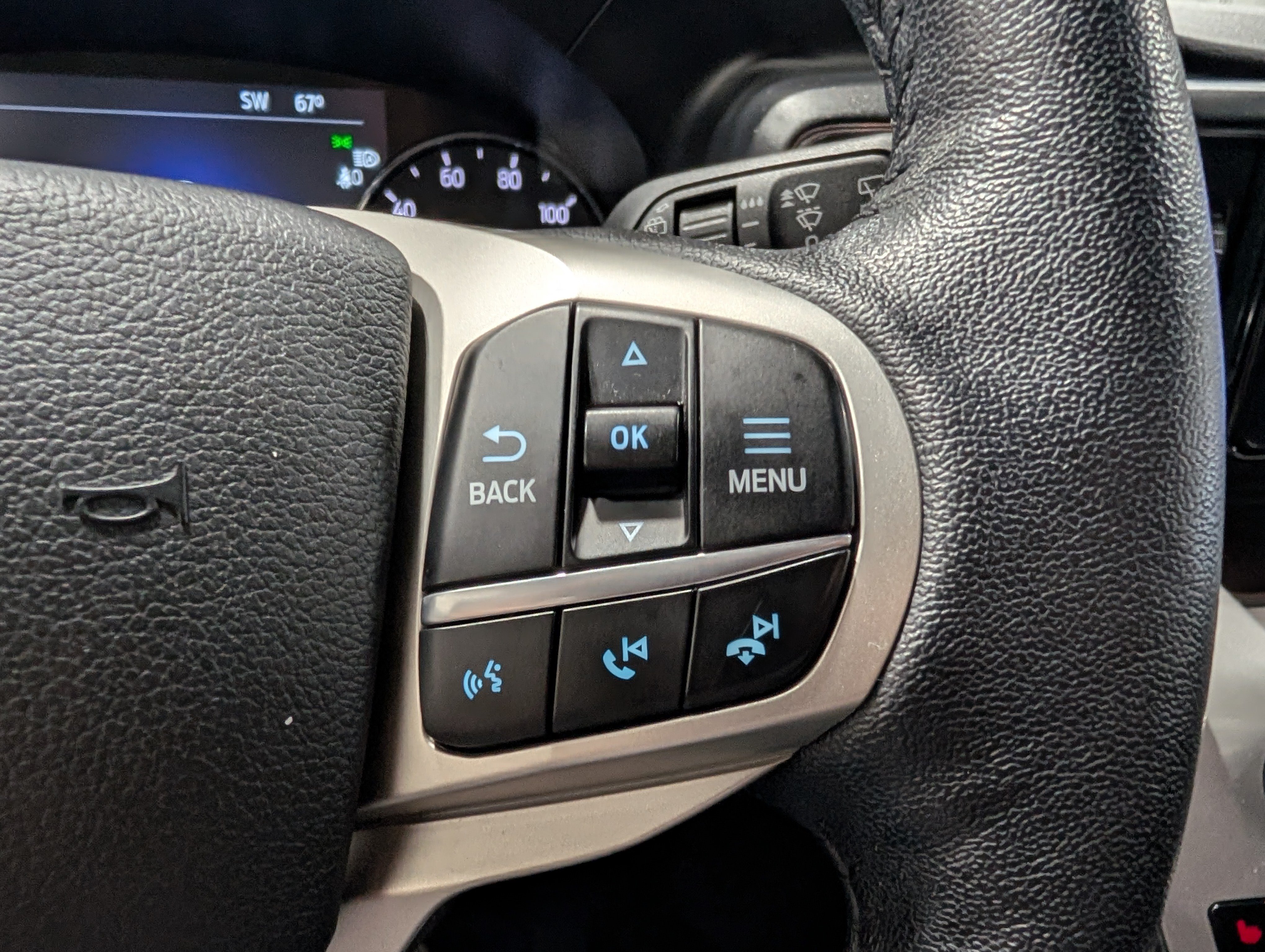 Used 2021 Ford Explorer XLT w/ Equipment Group 202A AWD/4WD image 22
