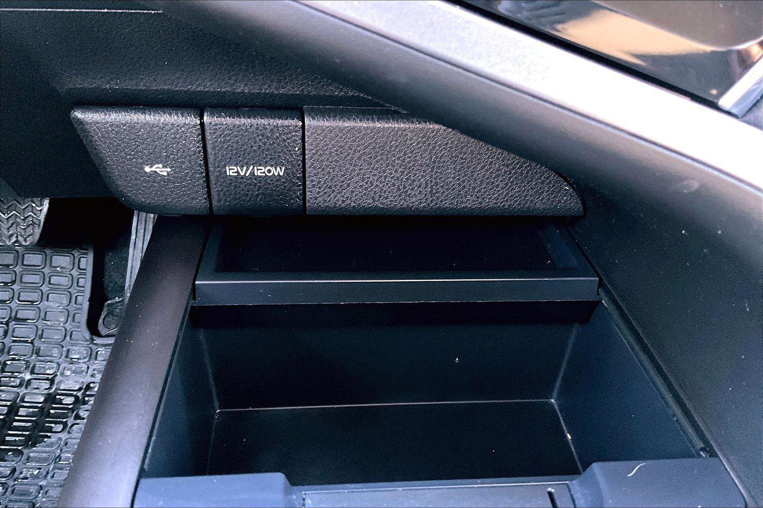 Used 2023 Toyota Camry SE image 28