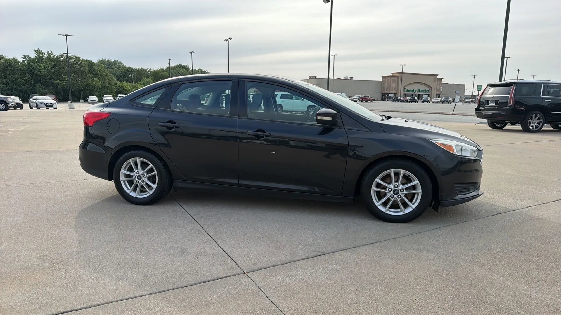 Used 2015 Ford Focus SE FWD image 23