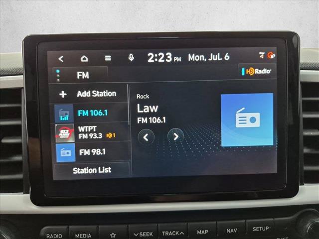 Certified 2022 Hyundai Venue Limited w/ Cargo Package FWD image 17