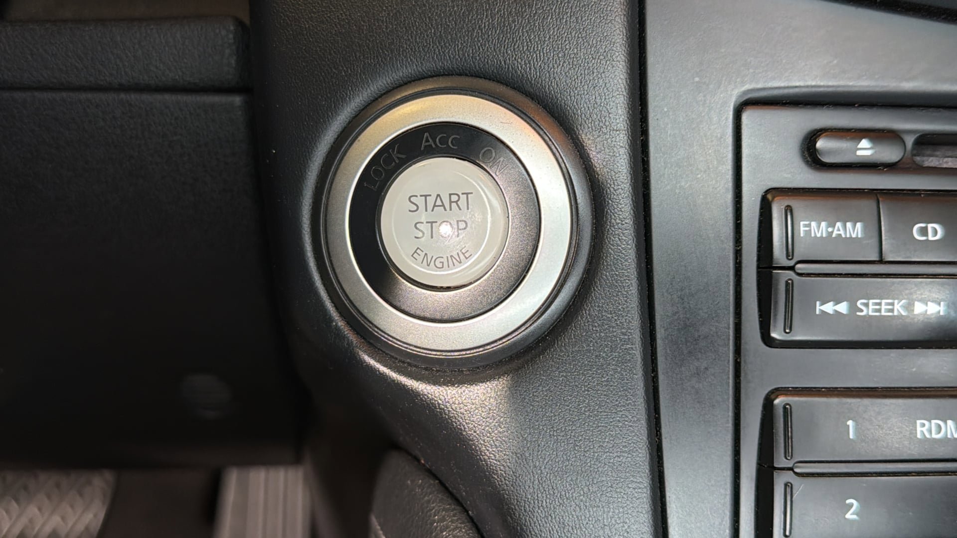 Used 2014 Nissan 370Z Coupe RWD image 24