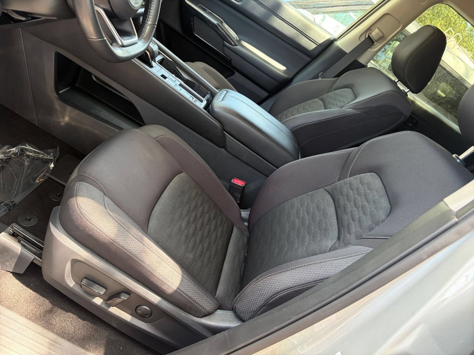 Used 2025 Nissan Pathfinder SV FWD image 38