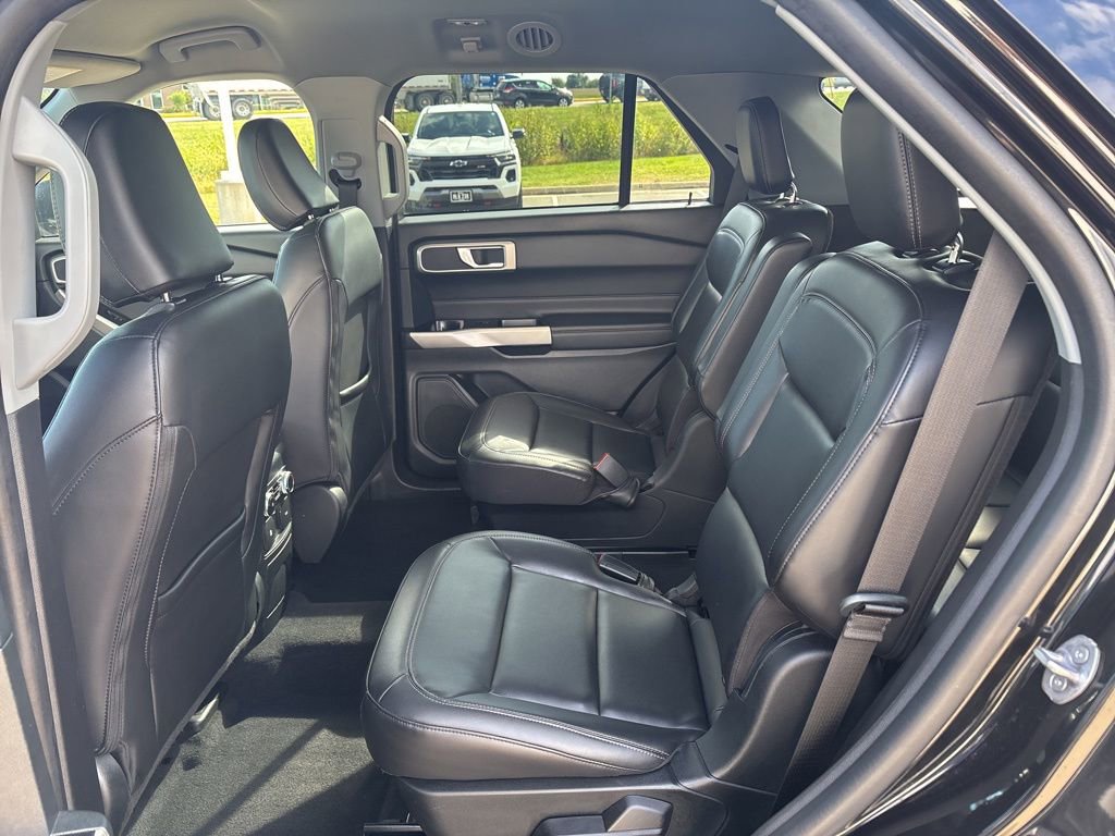 Used 2022 Ford Explorer XLT w/ Equipment Group 202A image 17