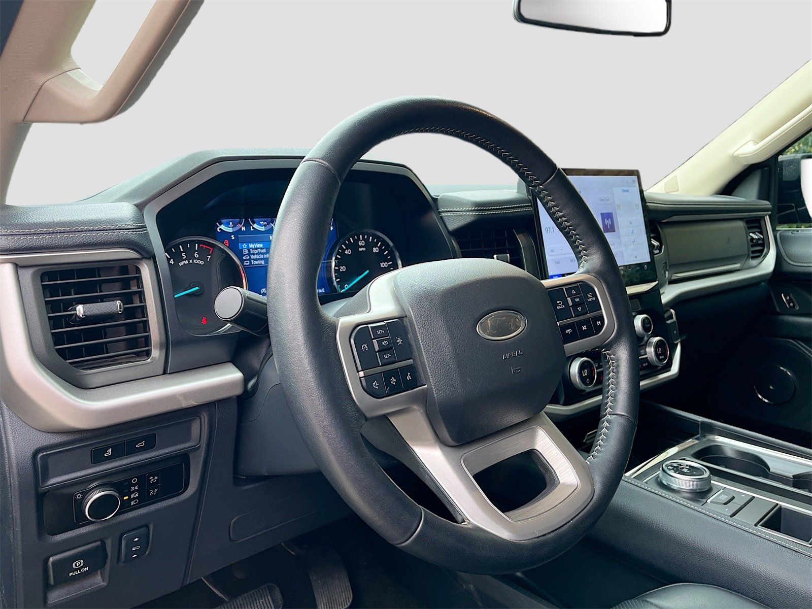 Used 2024 Ford Expedition XLT image 9