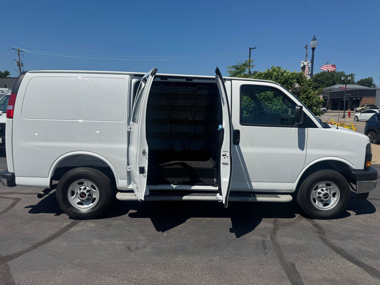 Used 2025 GMC Savana 2500 w/ Driver Convenience Package RWD image 6