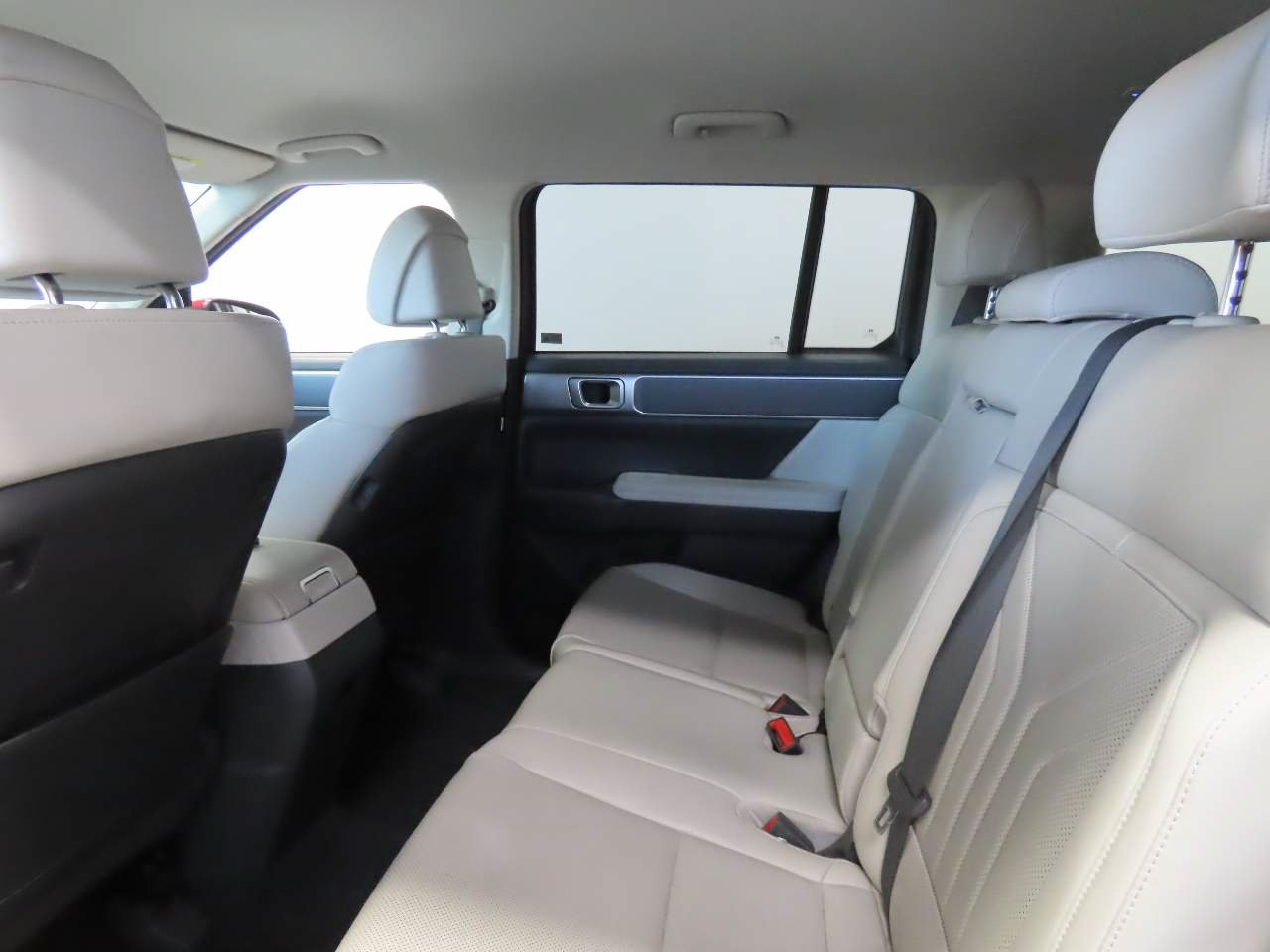 Used 2024 Hyundai Santa Fe SEL FWD image 15