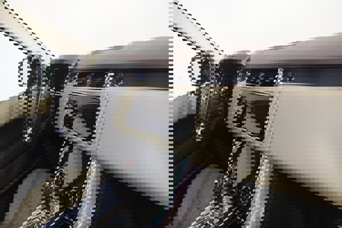 Used 2020 Land Rover Range Rover Sport SE image 42