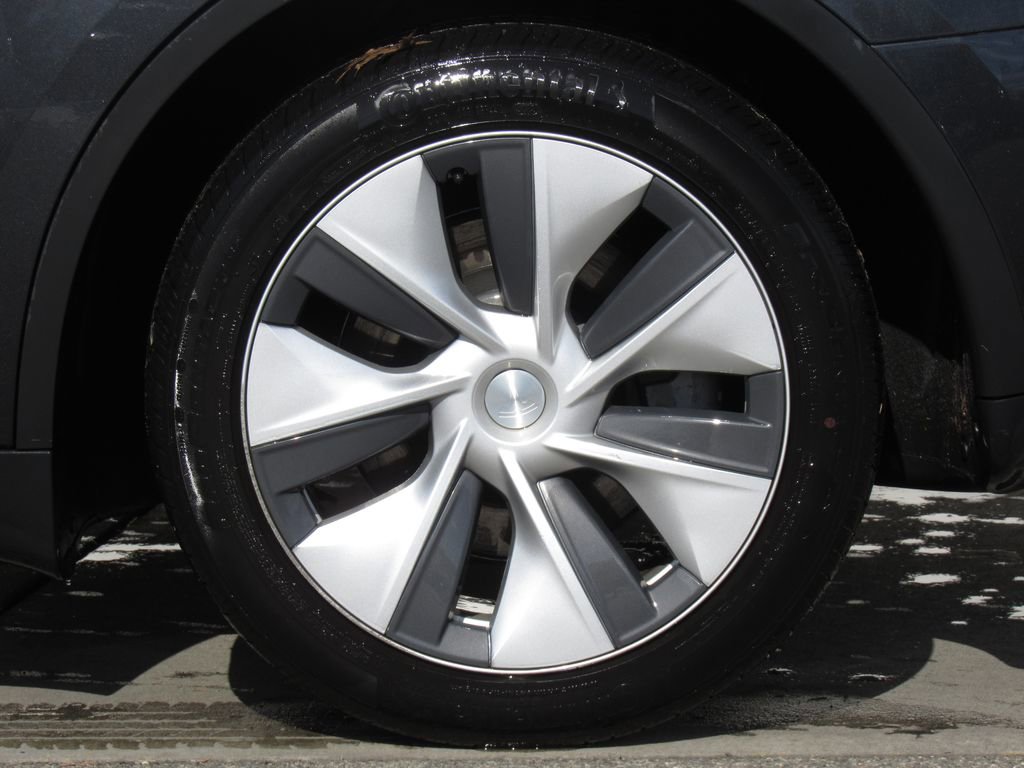 Used 2024 Tesla Model Y Long Range image 32