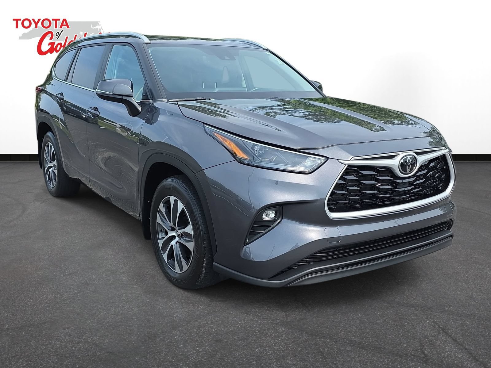 Used 2023 Toyota Highlander XLE FWD image 3