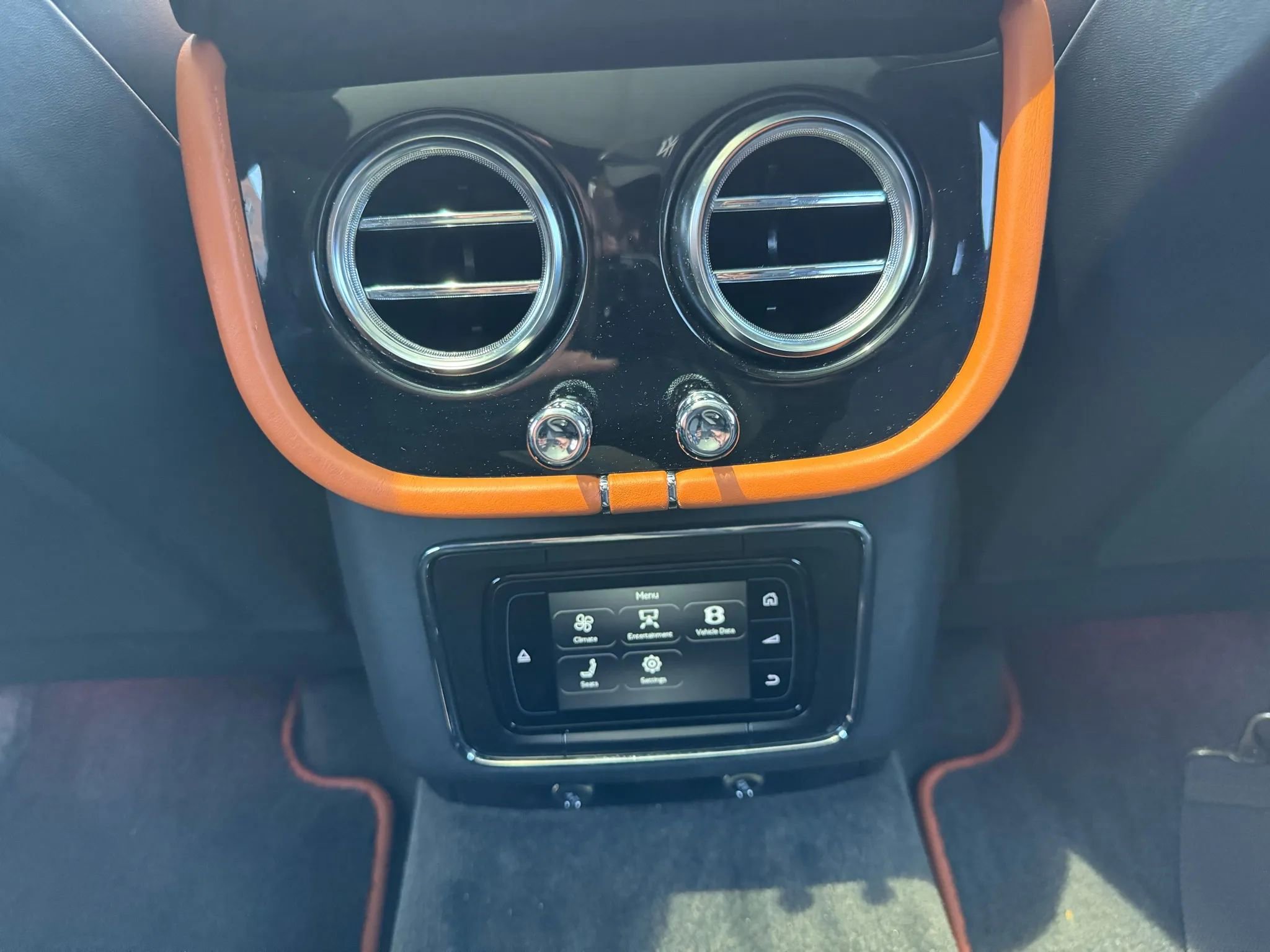 Used 2020 Bentley Bentayga Design Series image 33