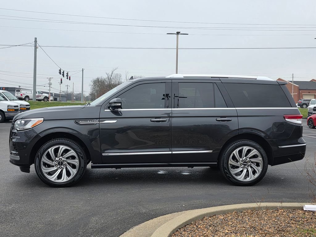 Used 2024 Lincoln Navigator Reserve image 8