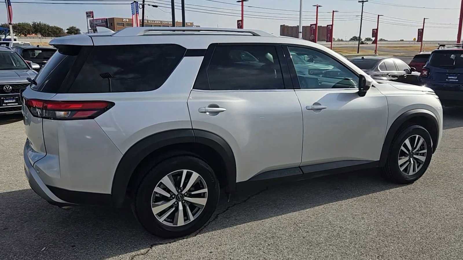 Used 2025 Nissan Pathfinder SL image 8