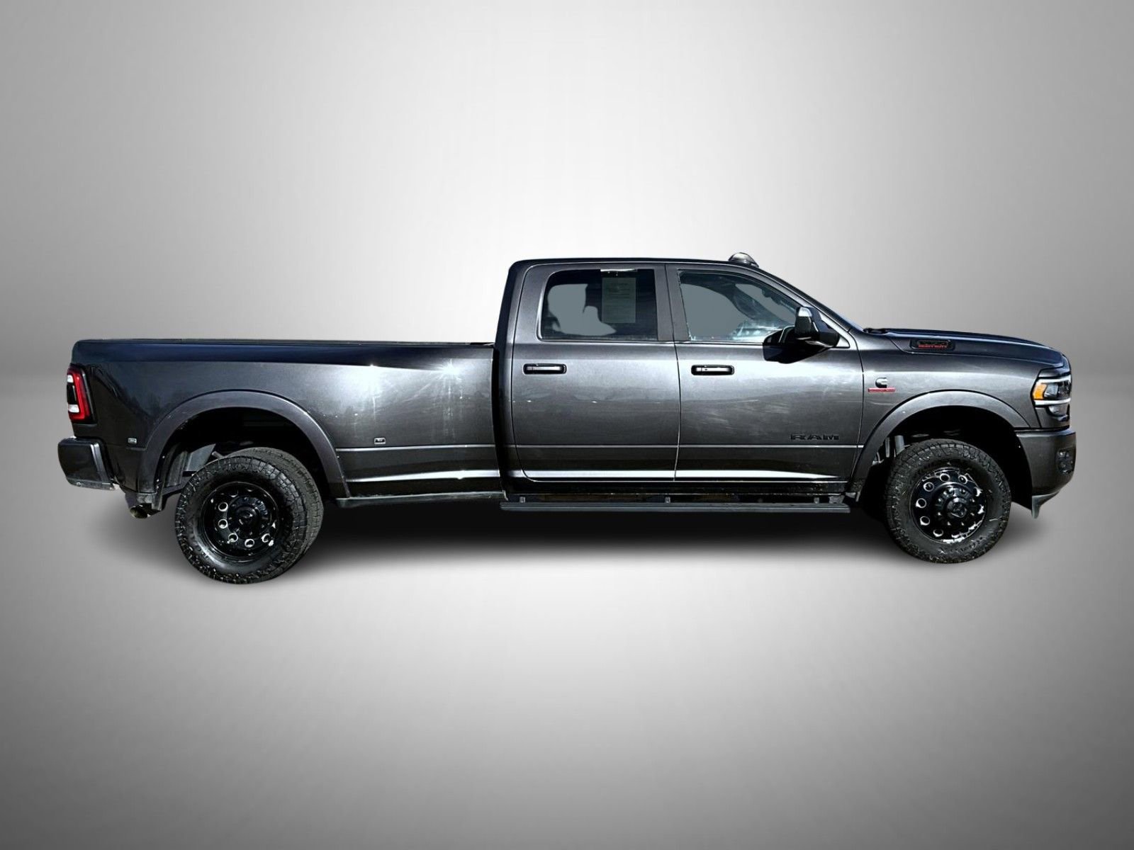 Used 2022 RAM 3500 Laramie w/ Night Edition image 4