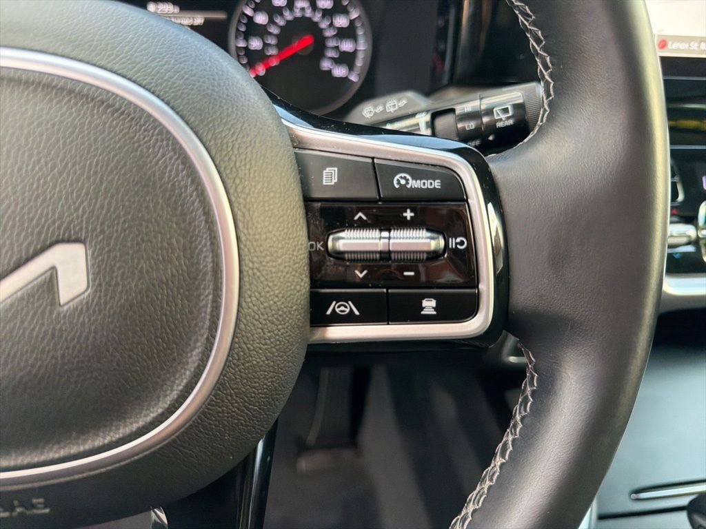 Certified 2022 Kia Sorento X-Line EX AWD/4WD image 16