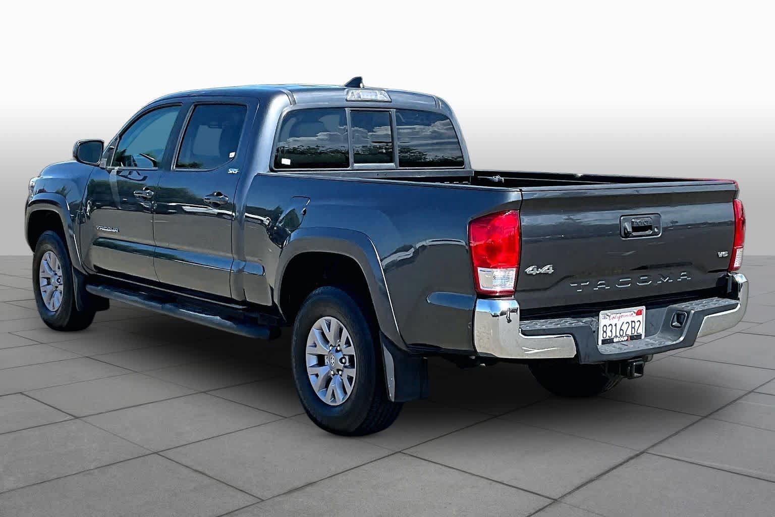 Used 2017 Toyota Tacoma SR5 AWD/4WD image 11