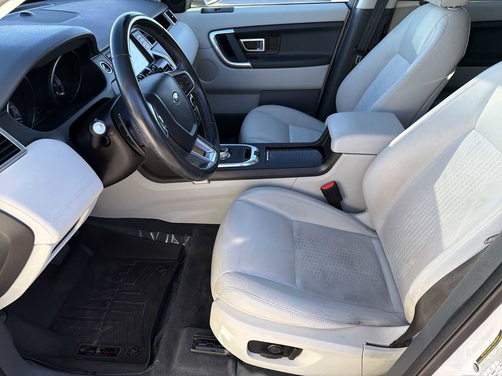 Used 2016 Land Rover Discovery Sport SE image 12