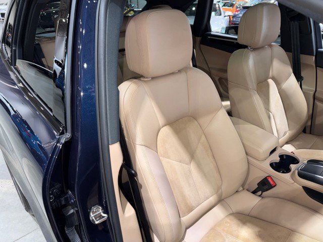 Used 2021 Porsche Macan w/ Premium Package image 67