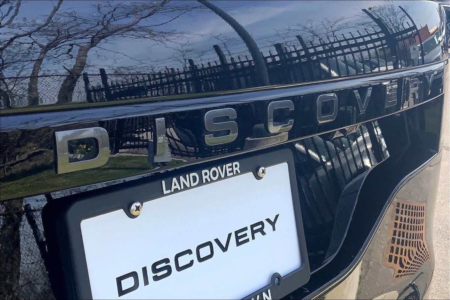 Used 2025 Land Rover Discovery Dynamic SE AWD/4WD image 9