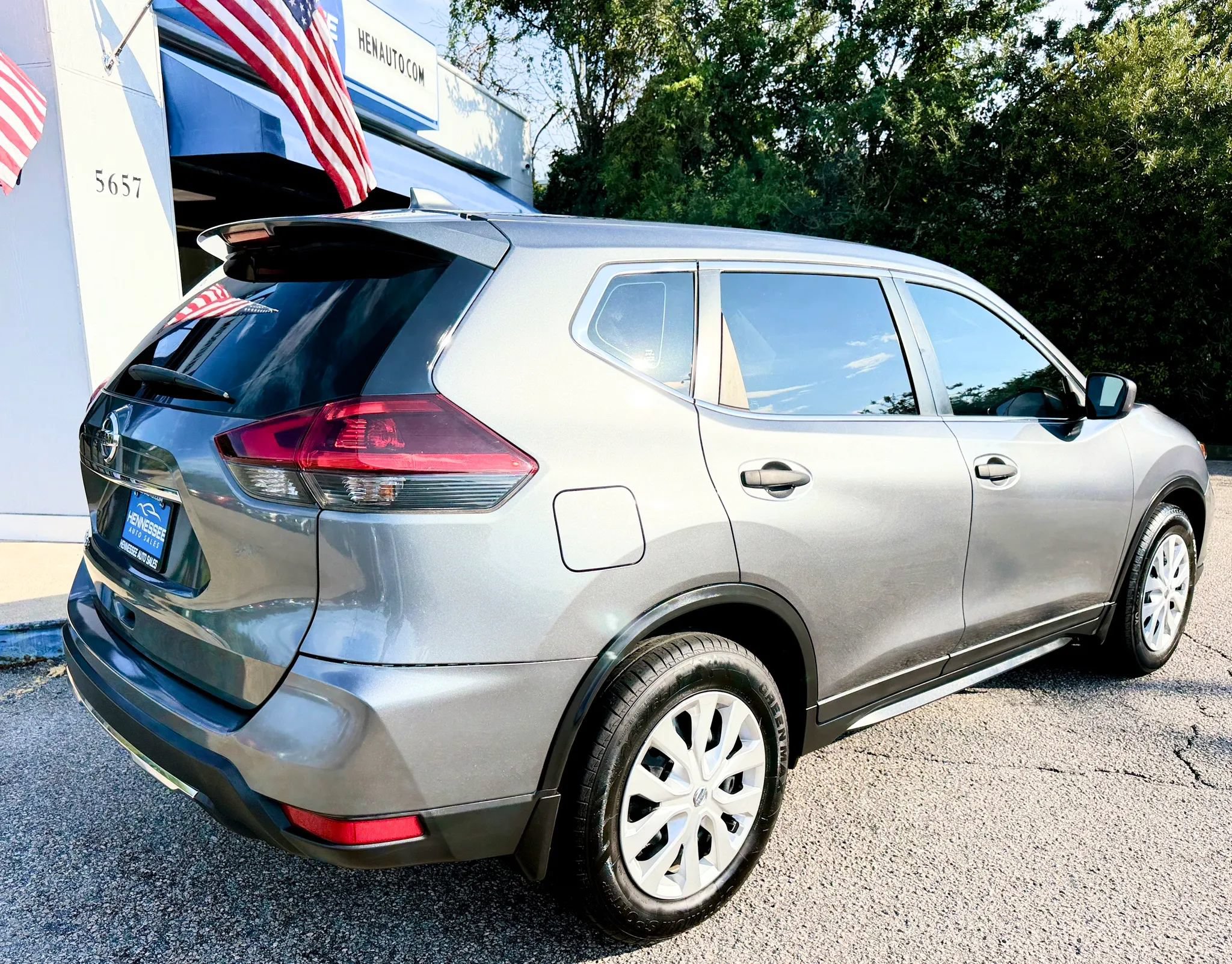 Used 2020 Nissan Rogue S FWD image 29