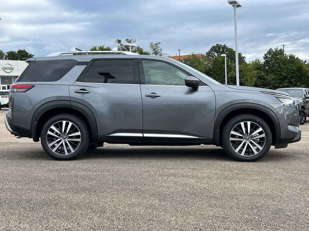New 2025 Nissan Pathfinder Platinum w/ Cargo Package image 8