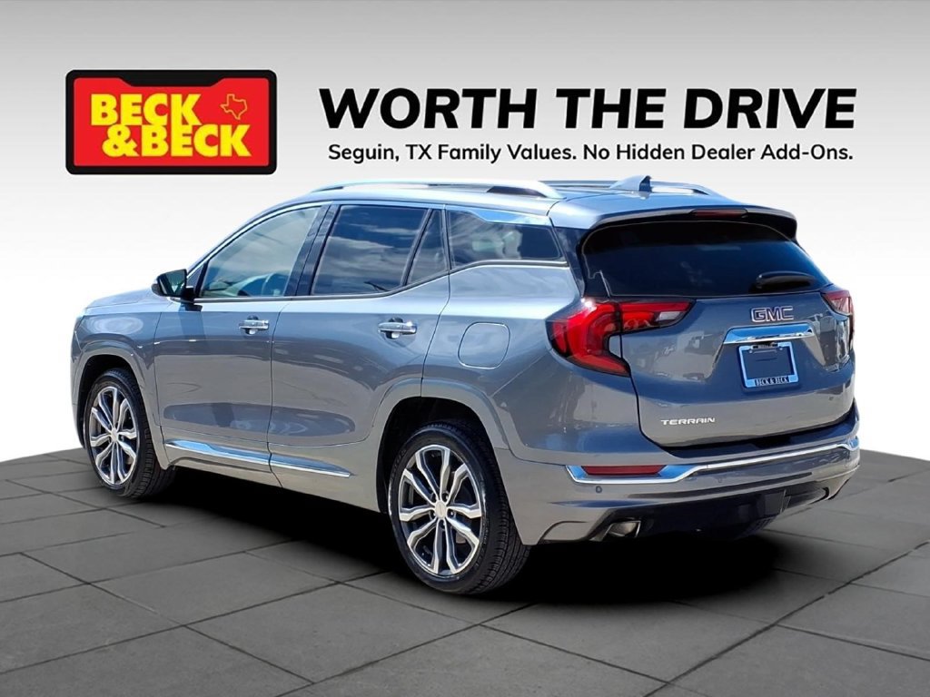 Used 2020 GMC Terrain Denali w/ Denali Premium Package FWD image 7