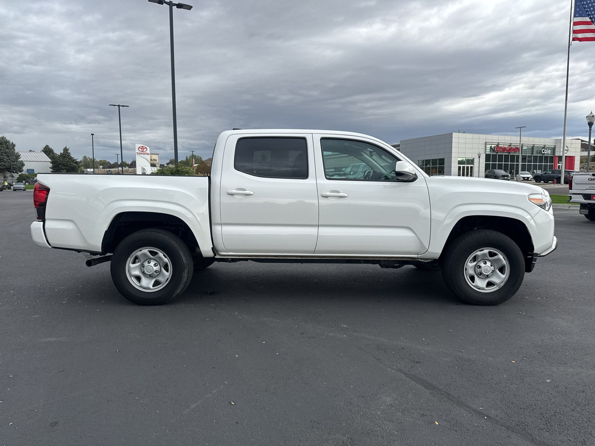 Certified 2023 Toyota Tacoma SR AWD/4WD image 2