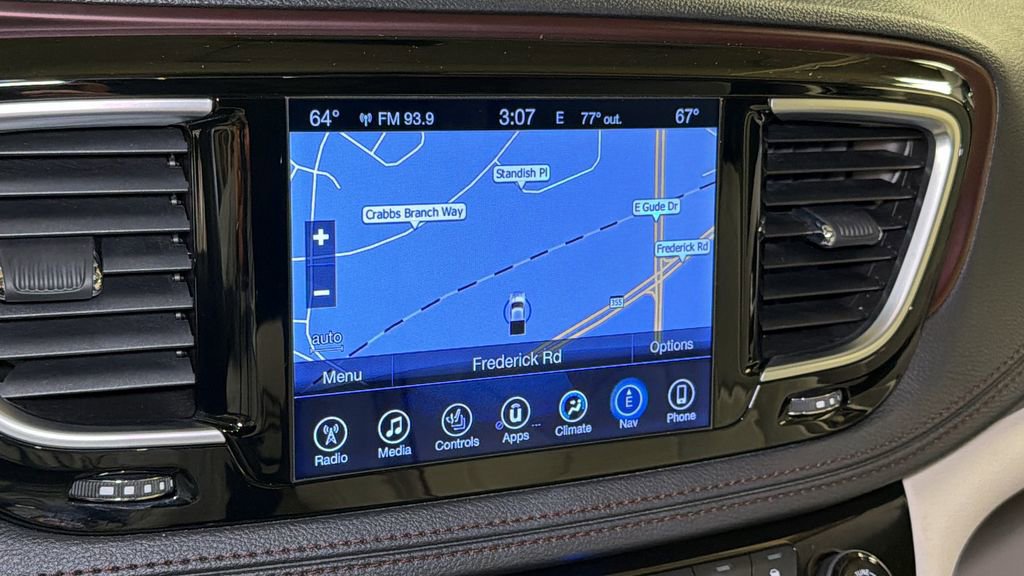 Used 2017 Chrysler Pacifica Limited FWD image 27