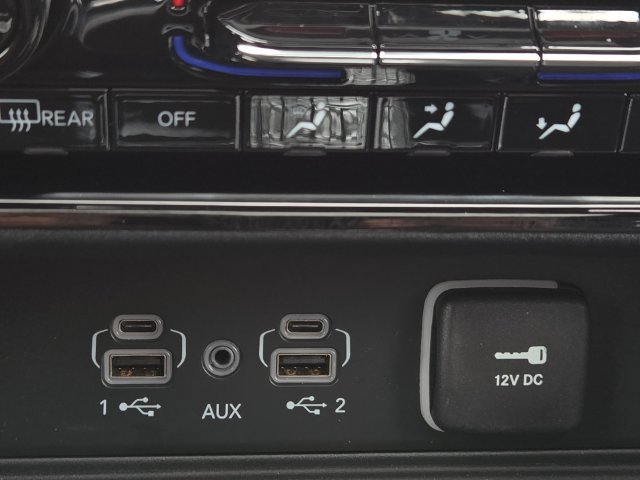 Used 2025 Jeep Grand Cherokee Altitude AWD/4WD image 28