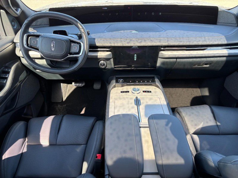 New 2026 Lincoln Navigator Reserve w/ Jet Appearance Package AWD/4WD image 11