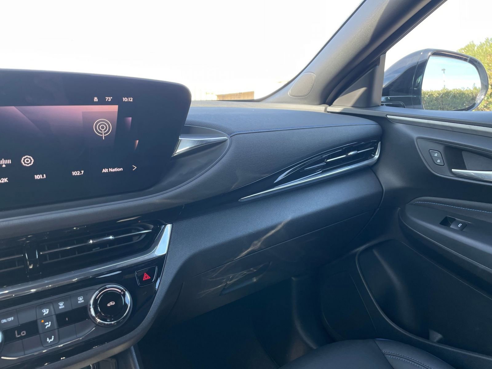 Used 2025 Buick Envista Sport Touring image 34