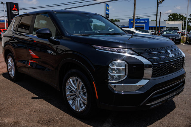 New 2025 Mitsubishi Outlander ES image 3