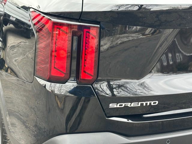 Used 2025 Kia Sorento S image 14